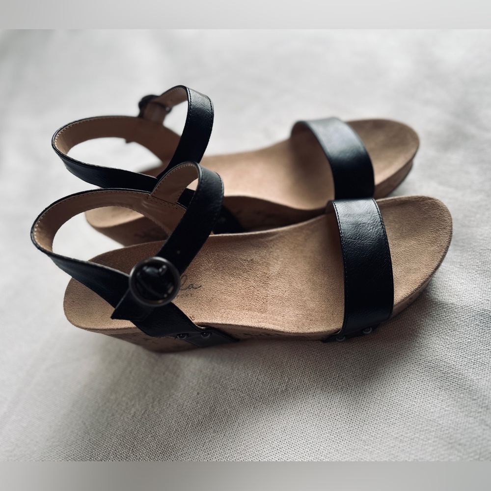 ABELLA True Comfort ‘Daisy’ Studded Cork Wedge | Women’s 8 - Picture 3 of 9